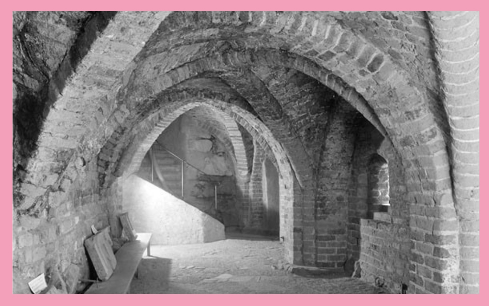 Medeltida källarvalv. Foto.
