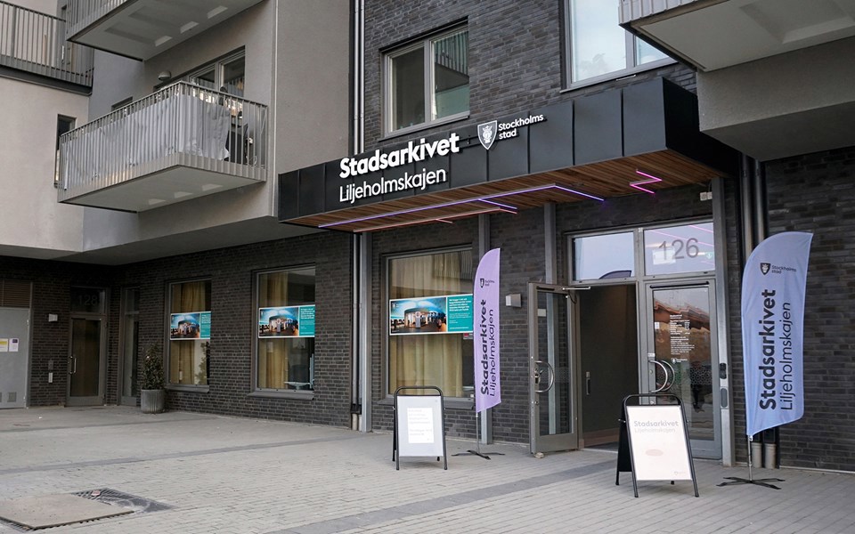 Entré till Stadsarkivet Liljeholmskajen. Foto.