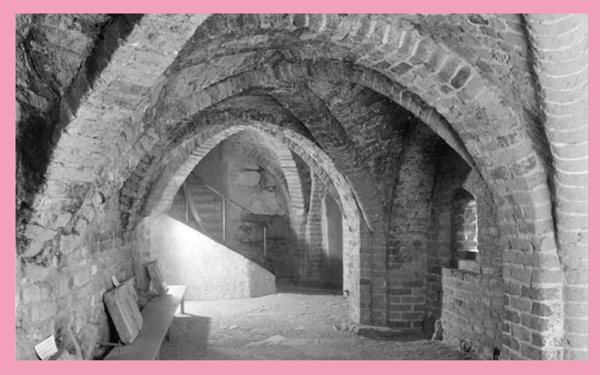 Medeltida källarvalv. Foto.